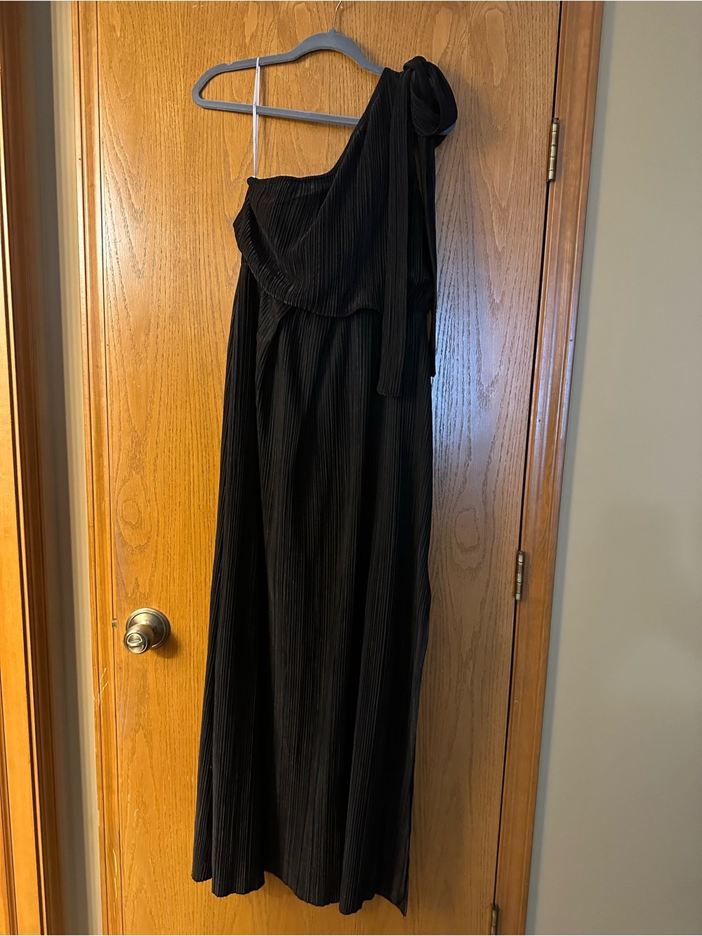 Lulu's Black One-Shoulder Maxi Dress with Shoulder Bow
